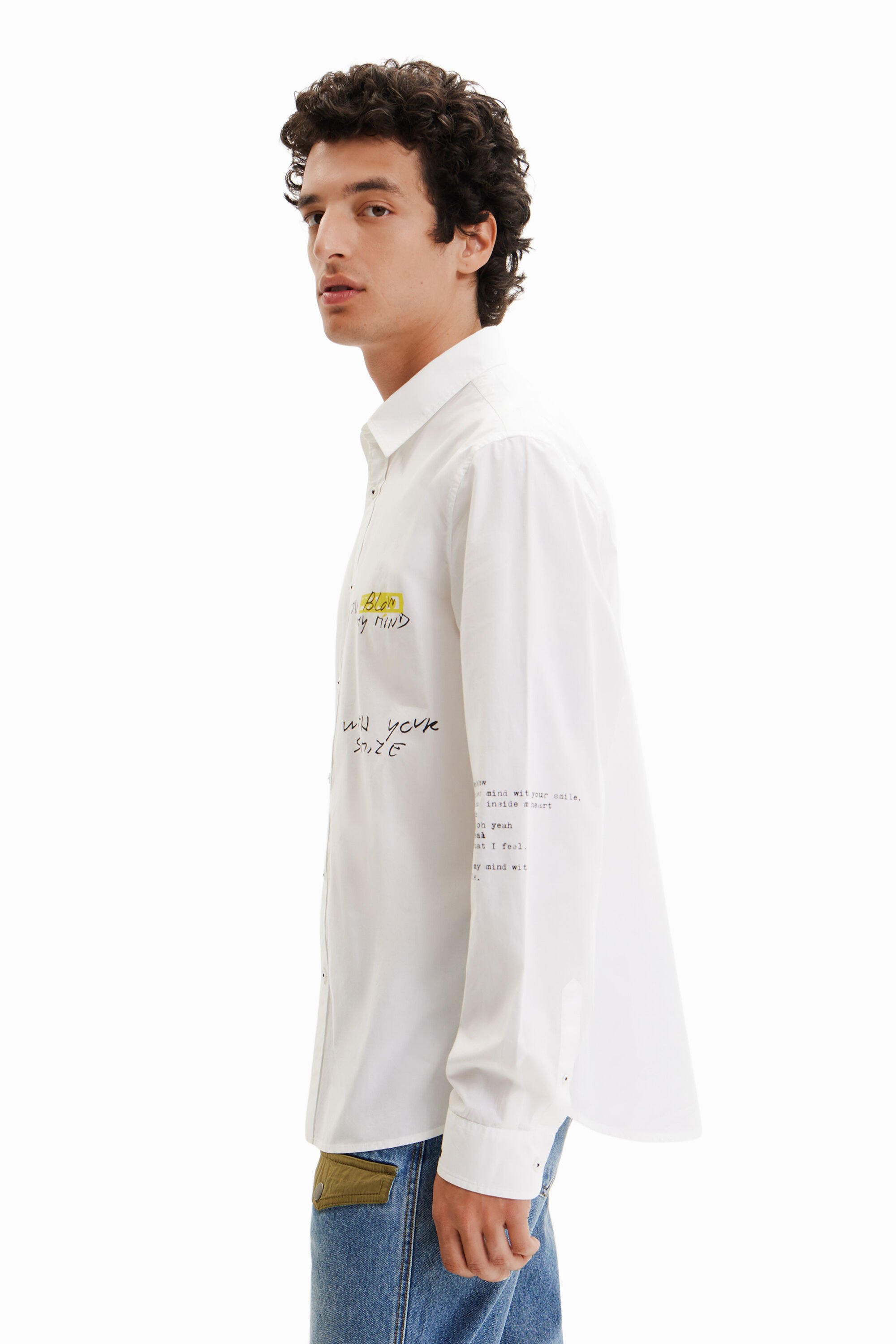 Chemise messages contraste