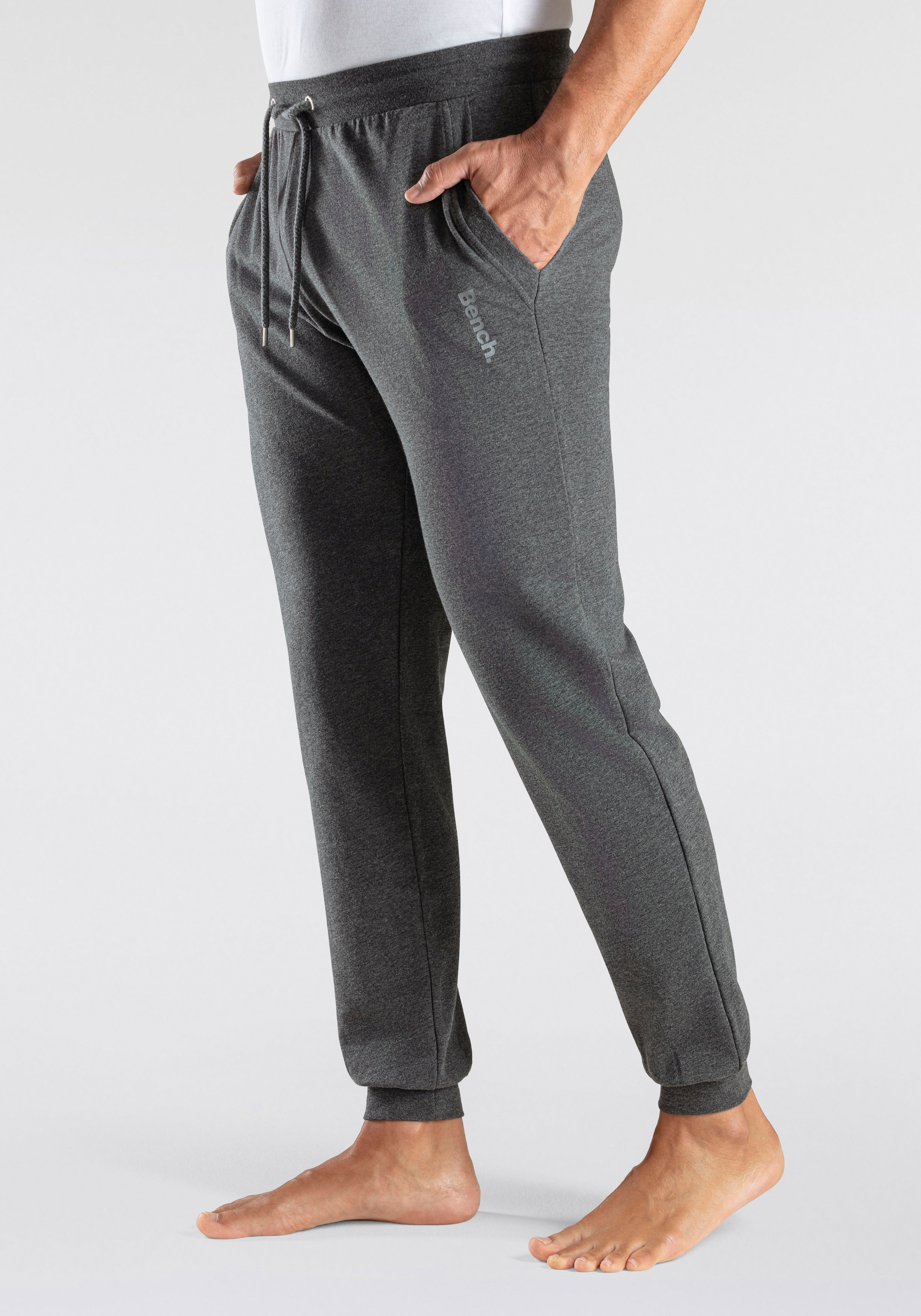 Bench. Loungewear Sweathose  Jogginghose mit Kordel, aus Baumwoll-Mix