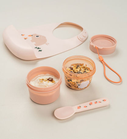 Done by Deer Behälter - To Go 2-Way Snack - Tiny Farm - Powder