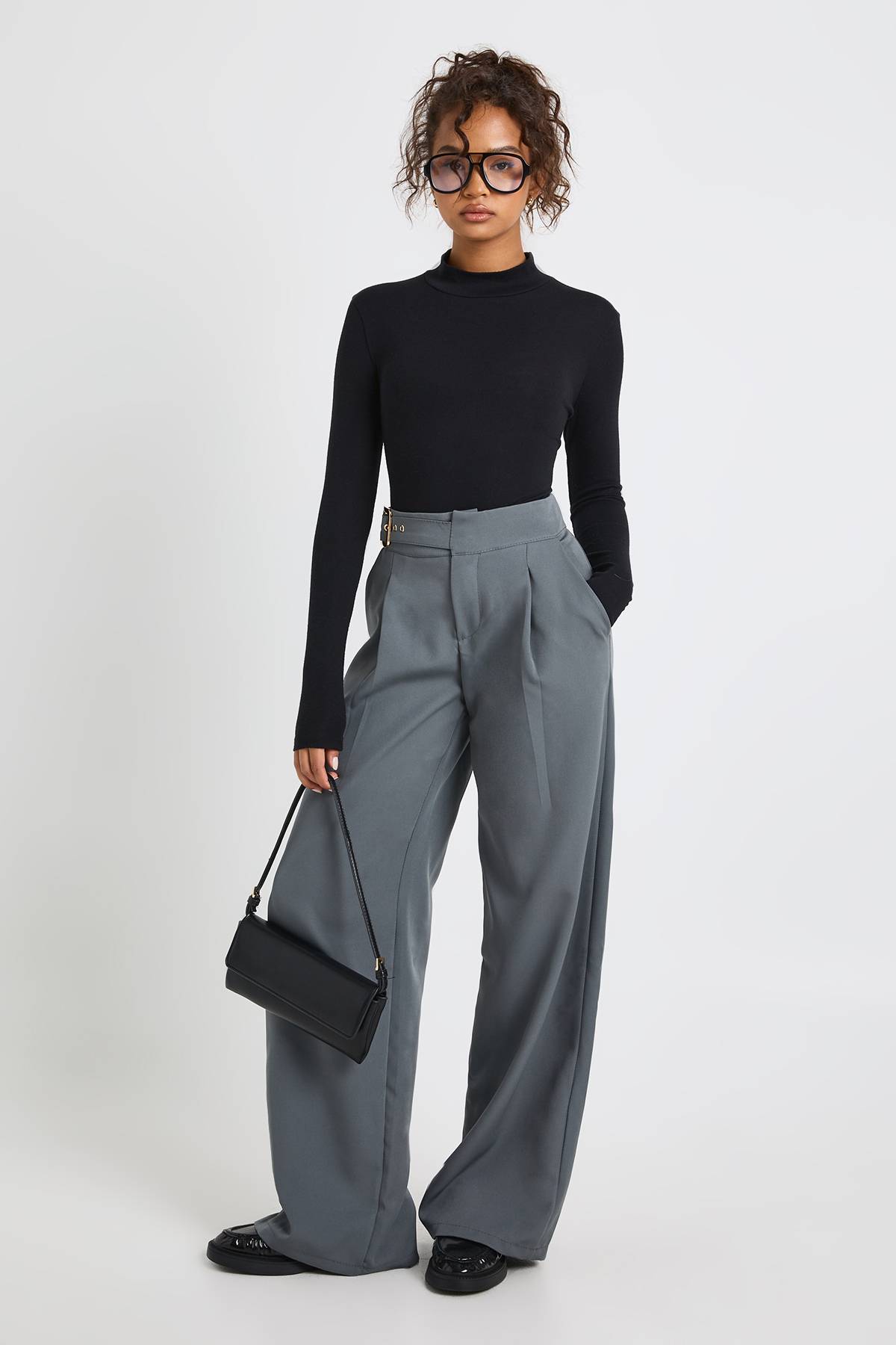 boohoo Pantalon long à jambe droite, taille basse, ceinturé
