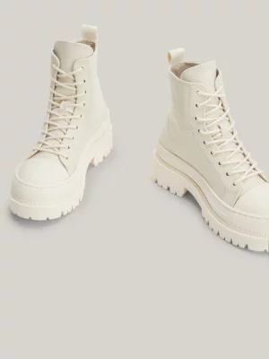 Botas de cano curto de lona com travas grossas
