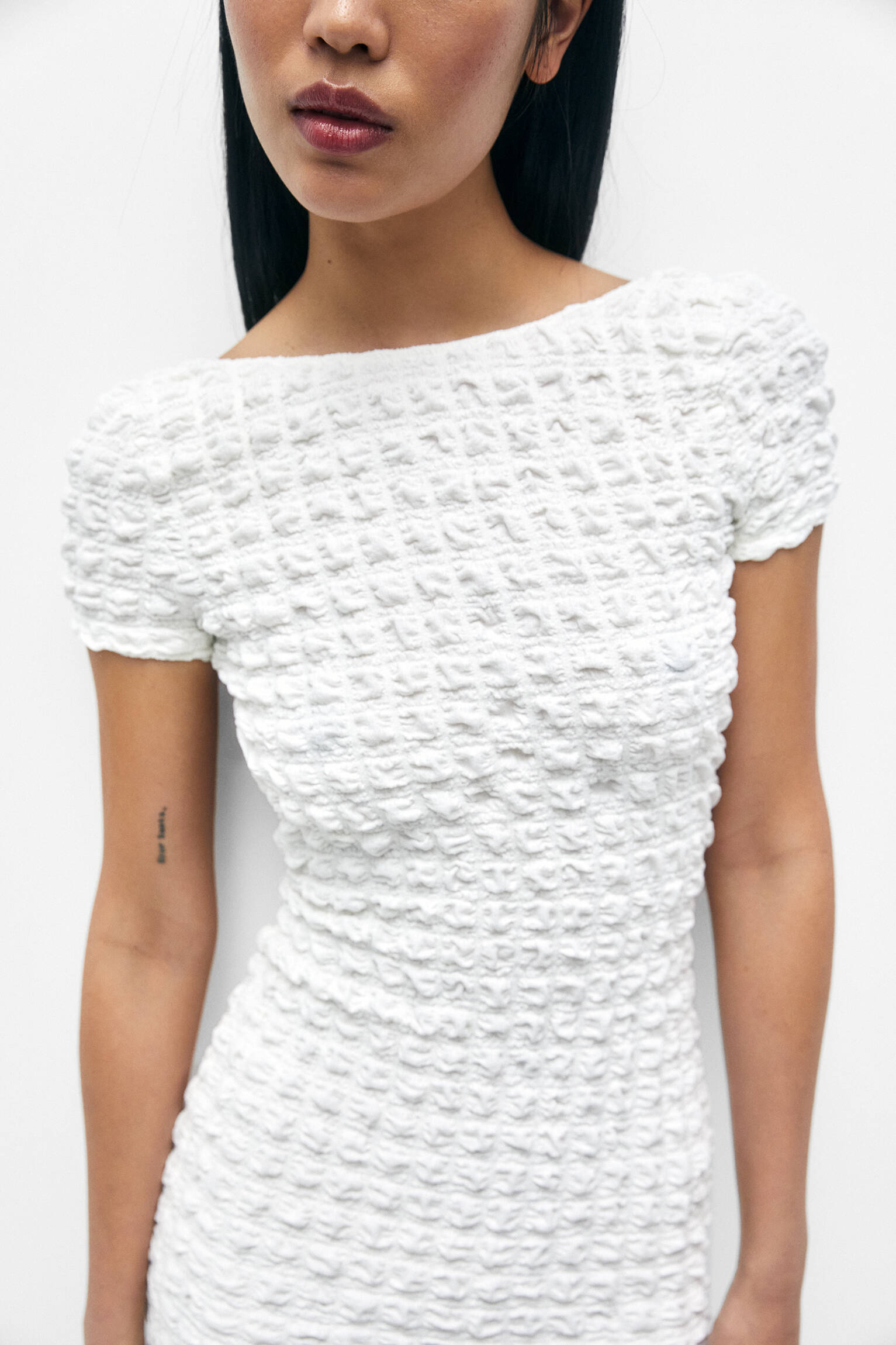 TEXTURA DE VESTIDO CURTO - GELO