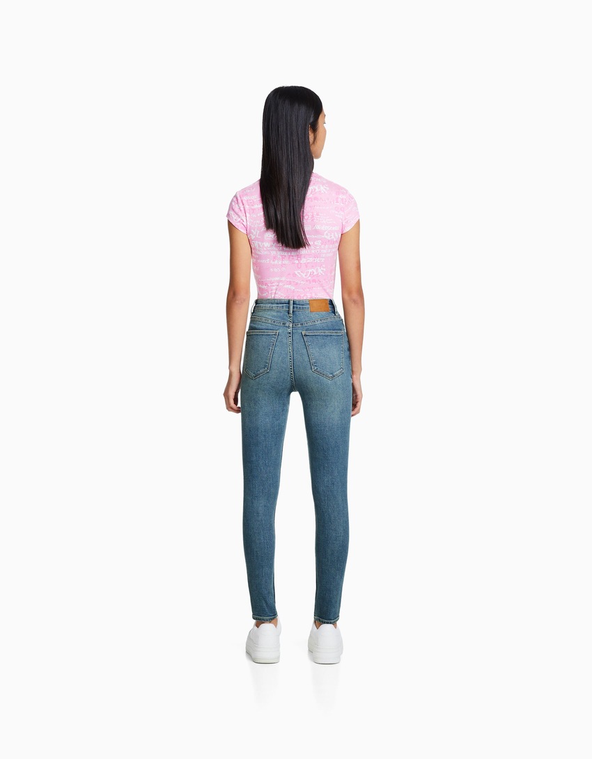 calça jeans skinny de cintura super alta