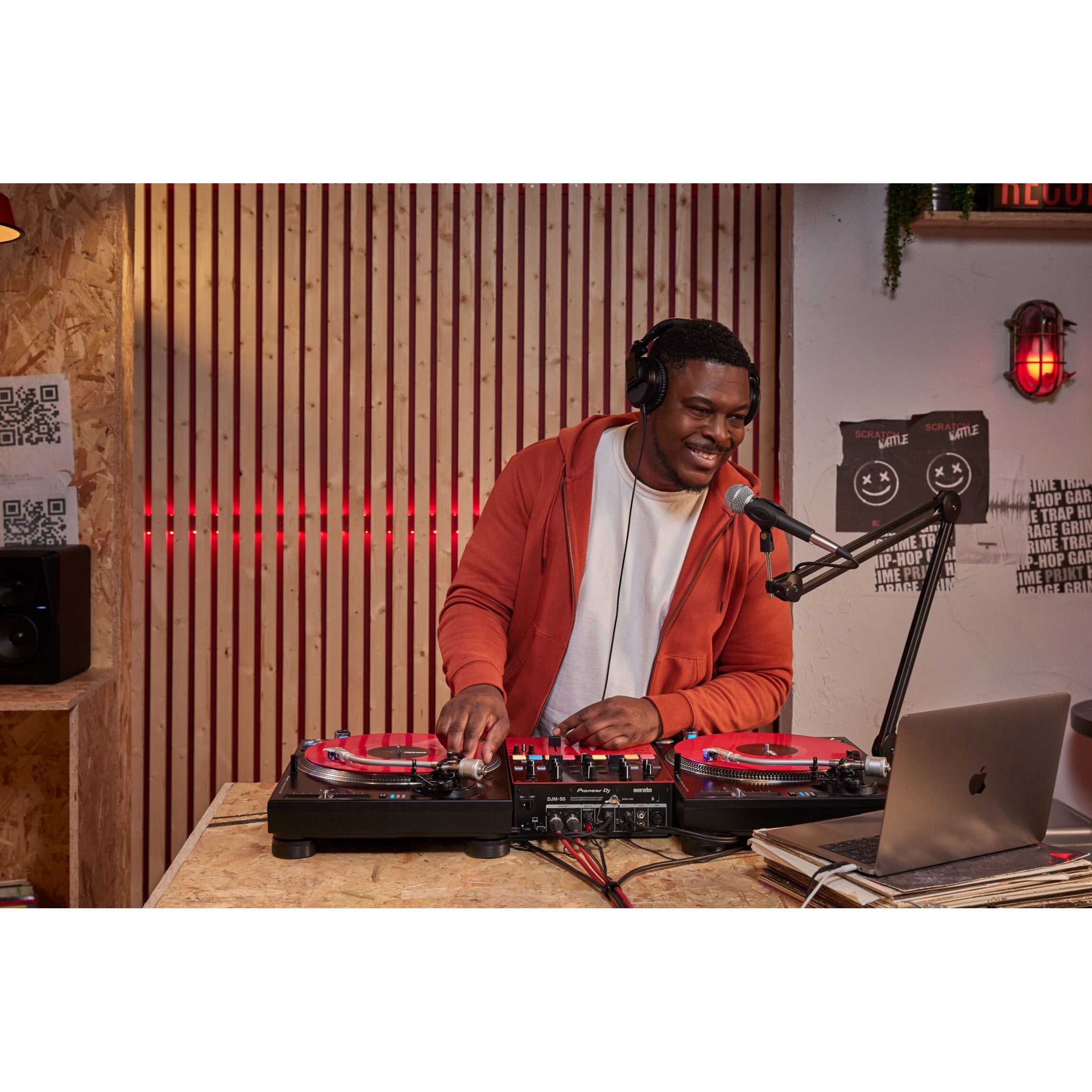 Pioneer DJ DJM-S5 2-kanaals scratch-style DJ-mixer voor Serato DJ Pro