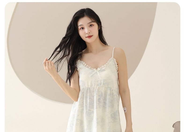 Jeony - Pyjamaset: Camisoletop met bloemenprint + shorts