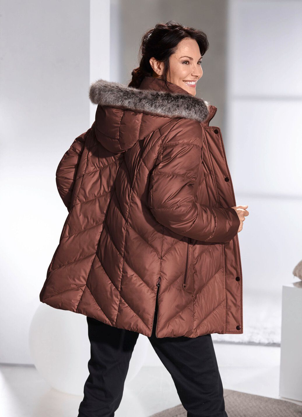 Jacke mit abnehmbarer Kapuze