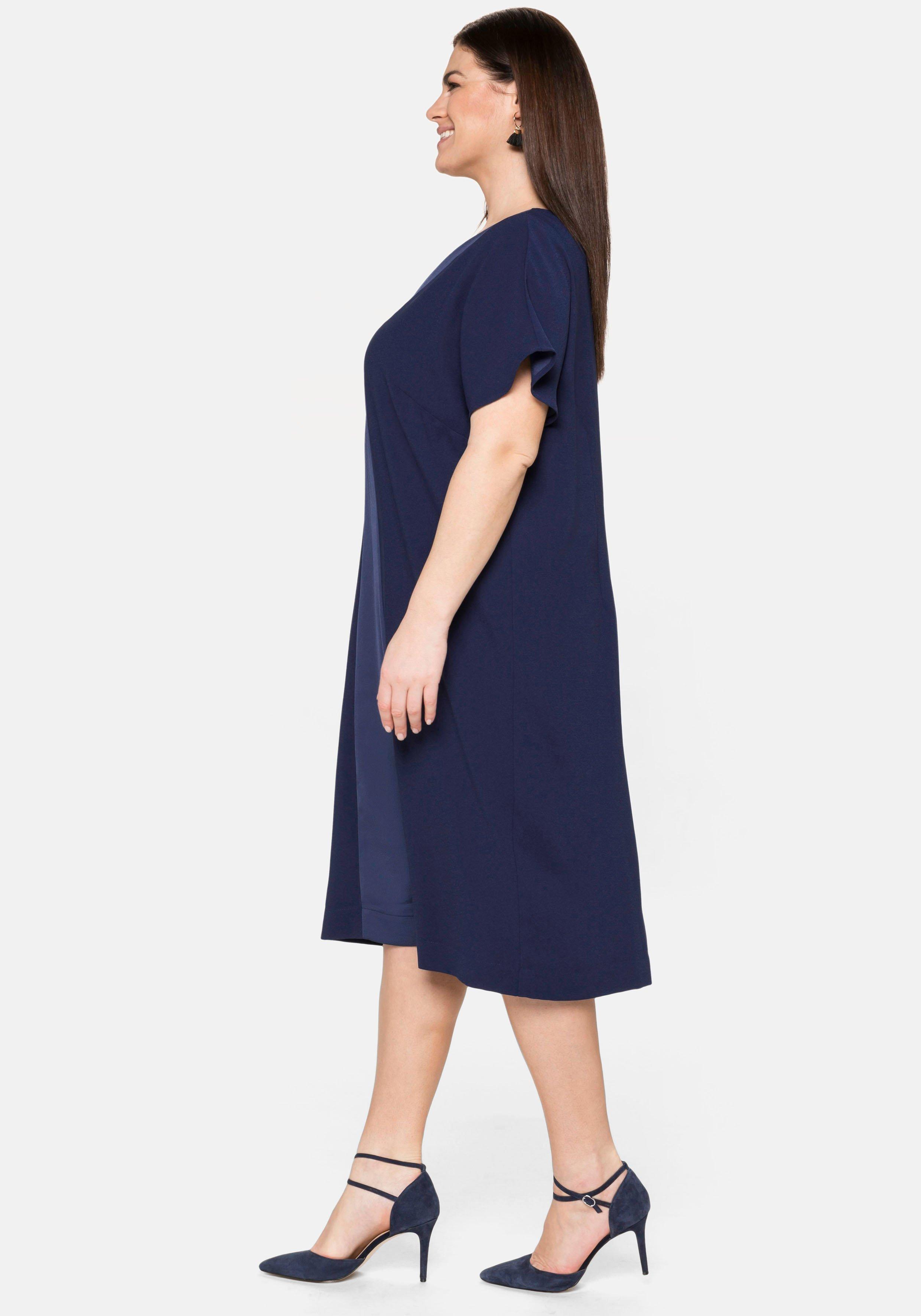 Cocktailkleid im Oversized-Look, mit Kontrasteinsatz
