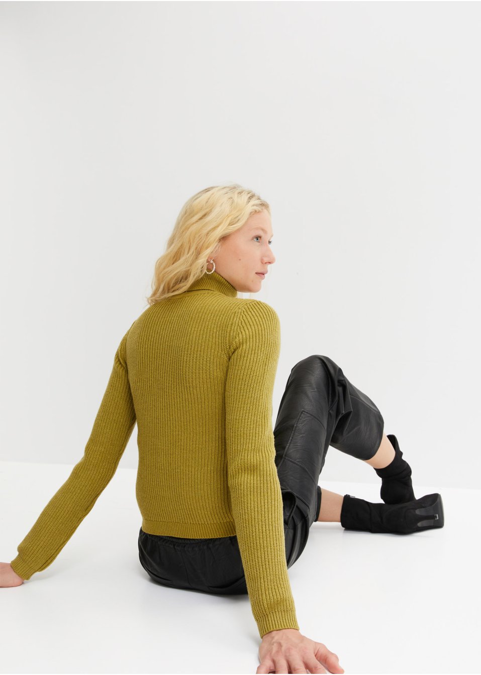 Pull col roulé, coupe étroite