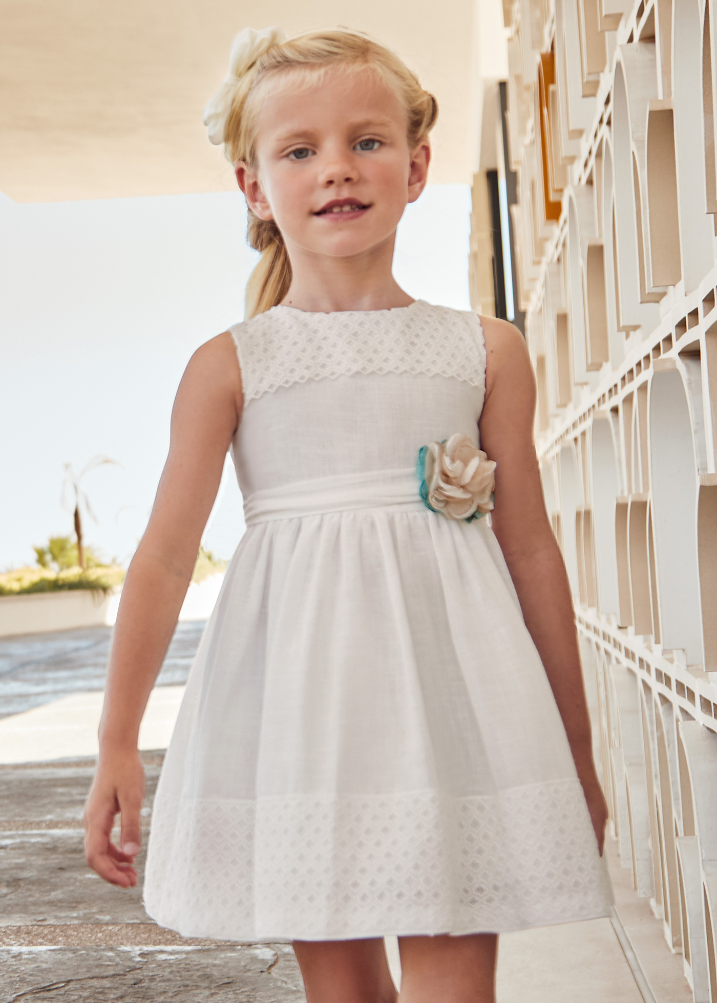 Vestido de guipure combinado para menina
