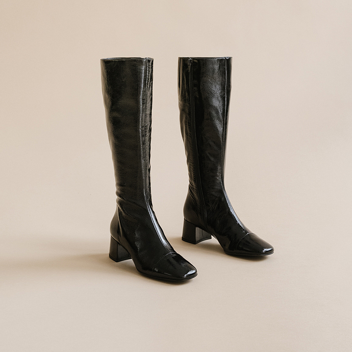 Bottines à bouts pointus et petits talon...  en vernis plissé noir