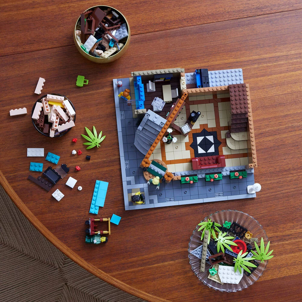 LEGO®ICONS 10297 -L'HOTEL BOUTIQUE