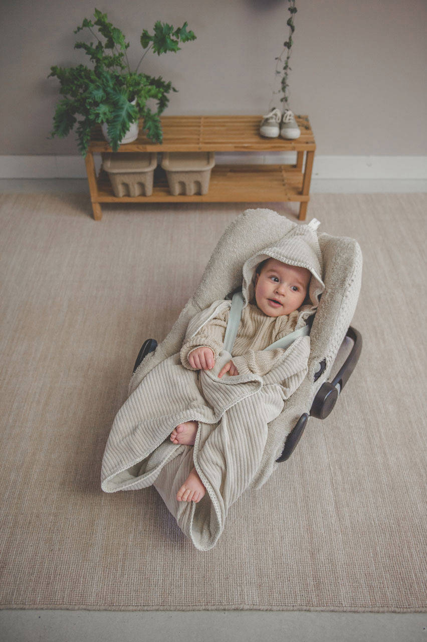 Koeka omslagdoek Vik  met teddy sand