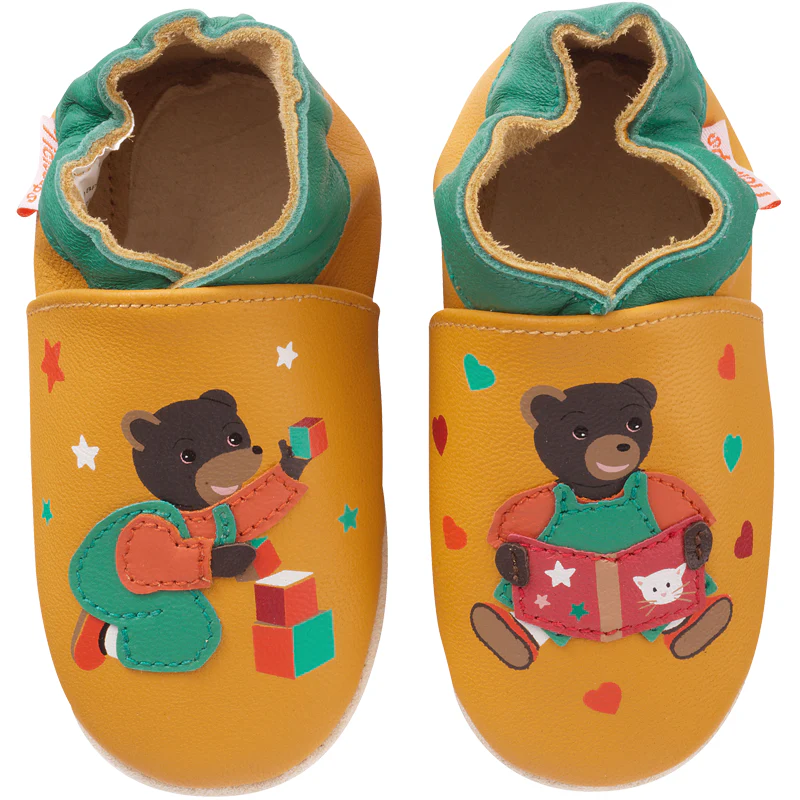 Petit Ours Brun s'amuse