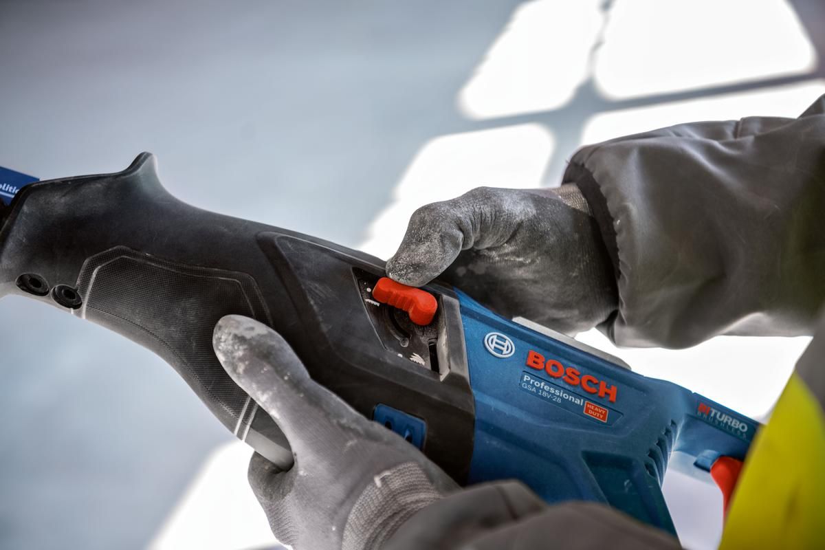 Bosch Professional GSA 18V-28 Accu Reciprozaag BITURBO 18V Basic Body in L-Boxx - 06016C0001
