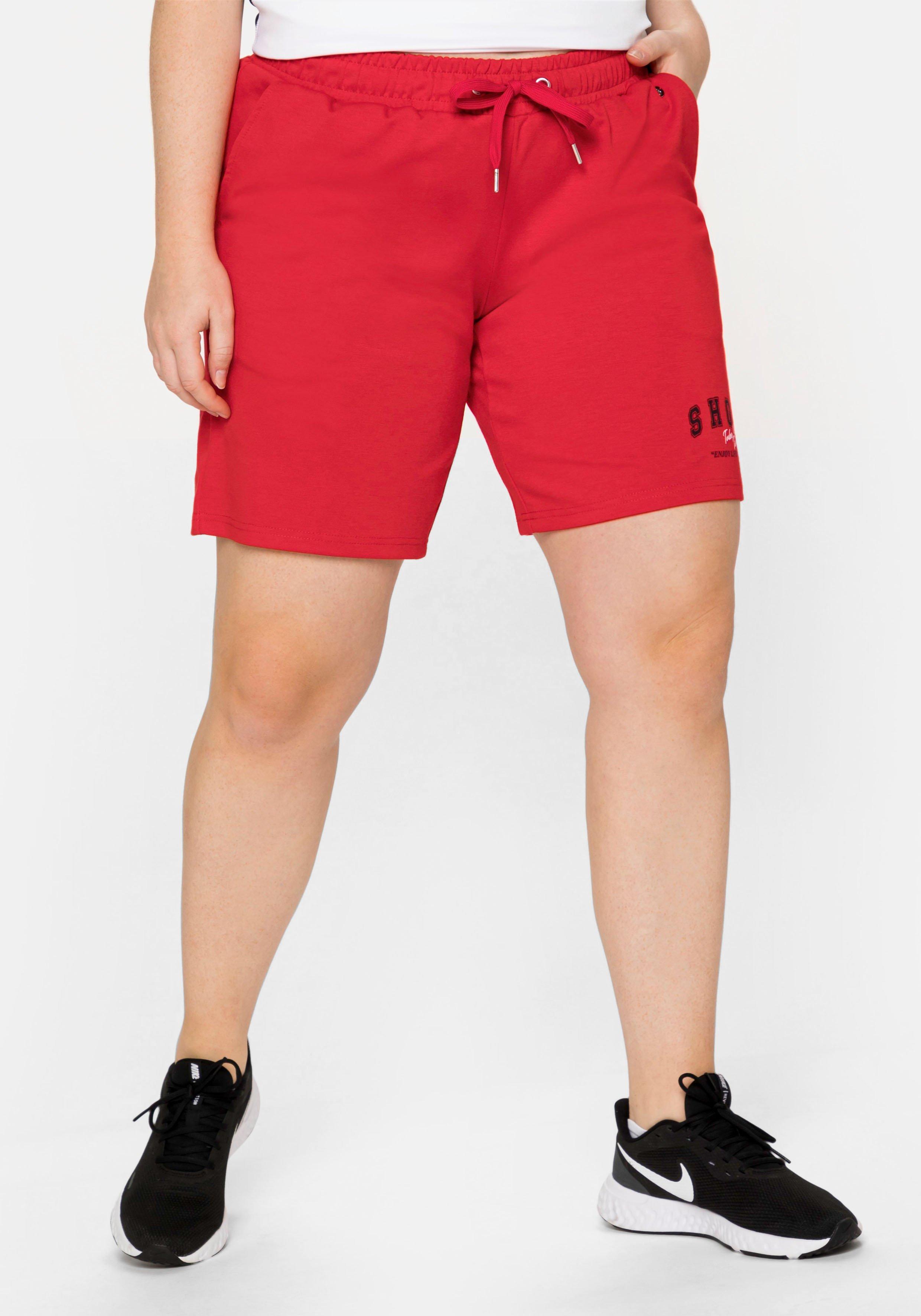 Bermudas aus Funktionsmaterial, mit kleinem Print