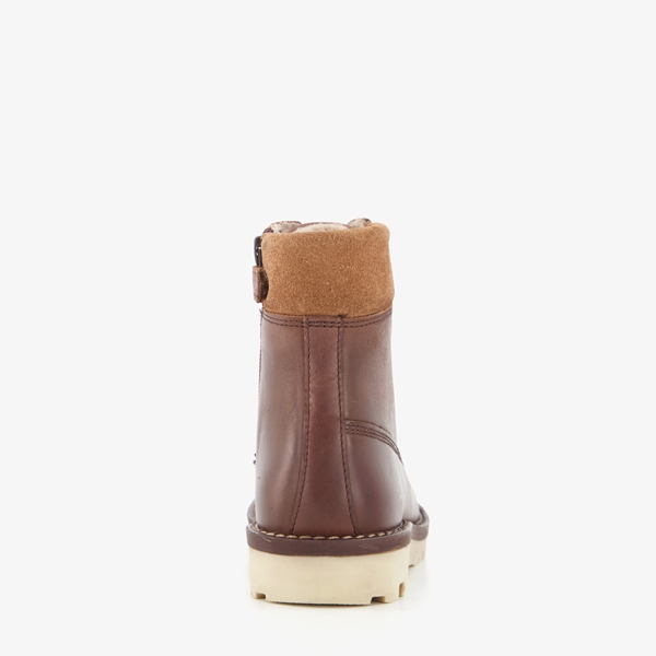 Groot leren jongens veterboots