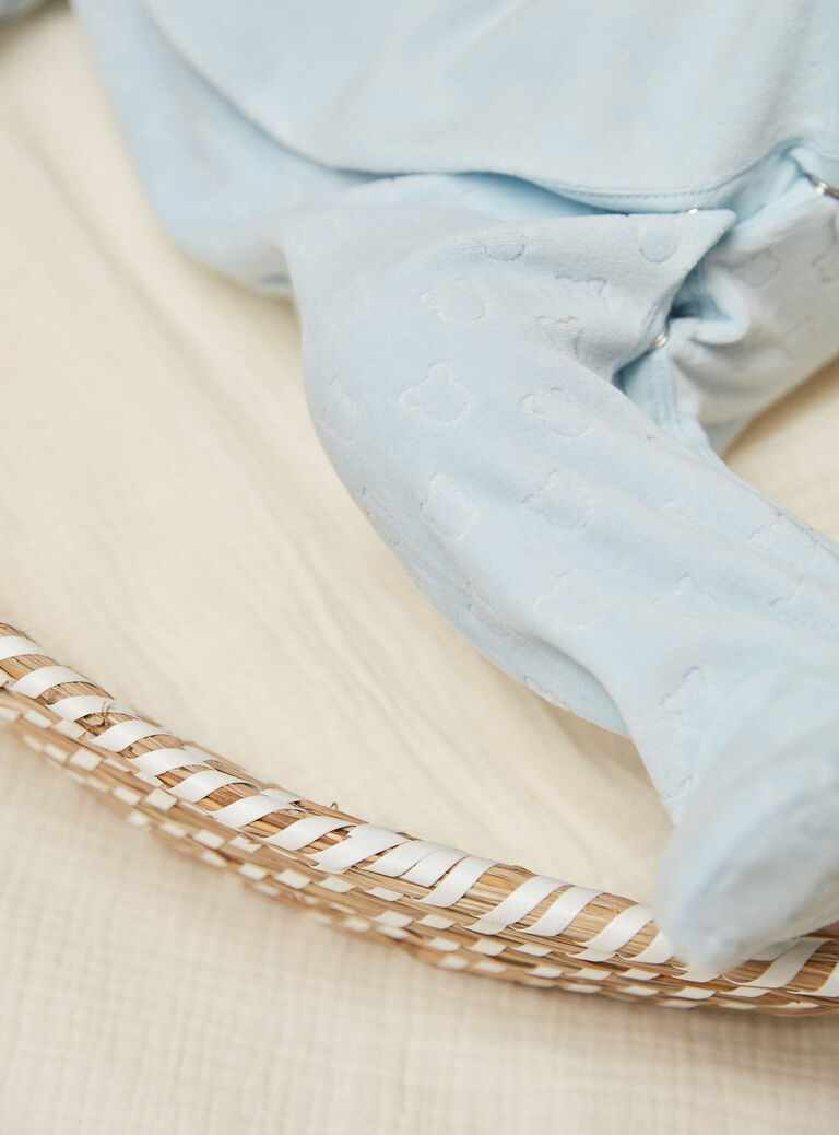 Grenouillère bleu glacier en velours en coton biologique et polyester recyclé