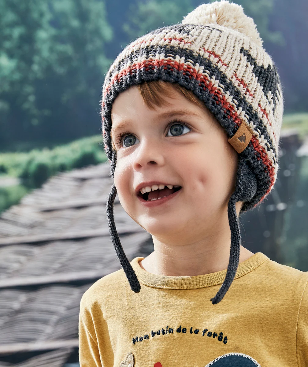 BONNET TRICOT BÉBÉ GARÇON EN FIBRES RECYCLÉES BEIGE AVEC MOTIFS ET POMPON