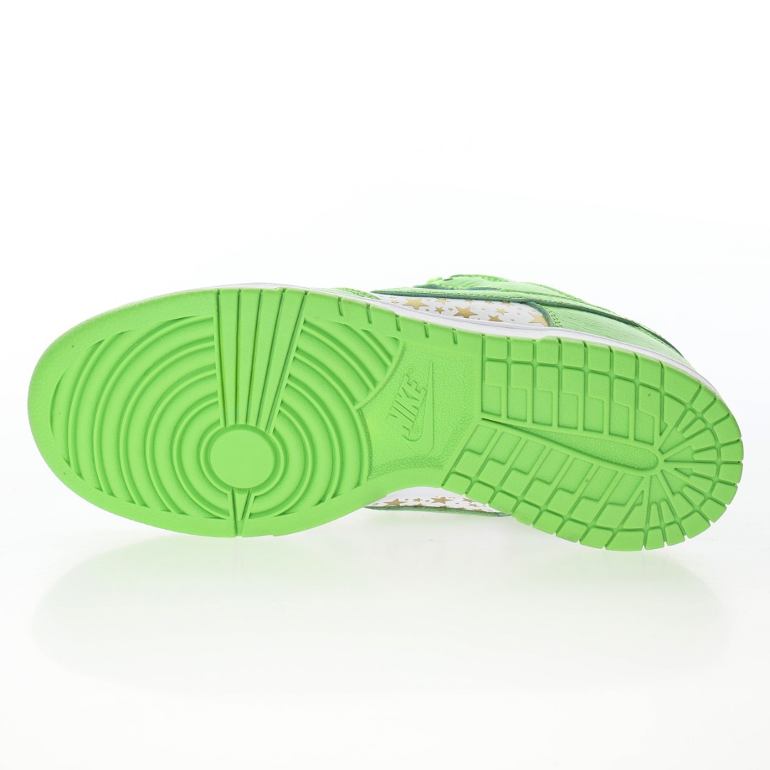 Nike SB Dunk Low Supreme Stars Mean Green