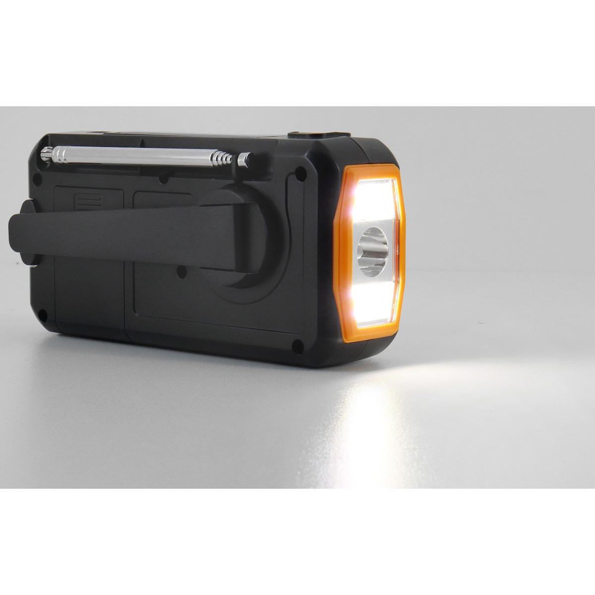 Digital vev-radio. LED-lampa, solpanel o BT