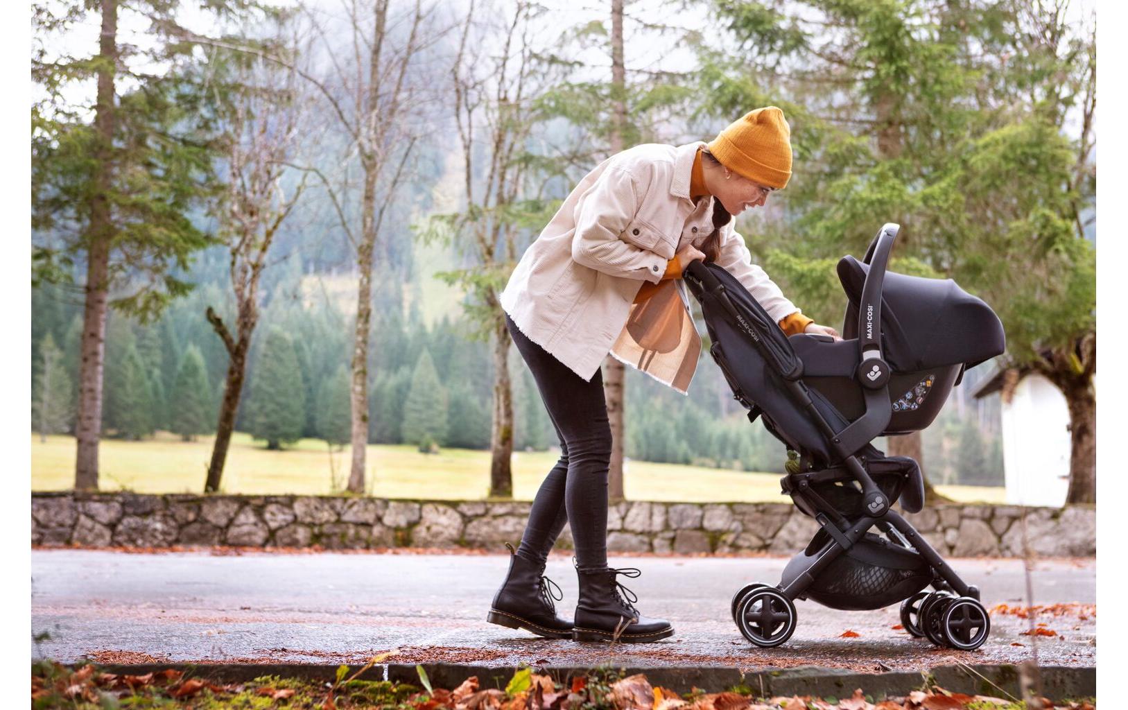 Buggy Lara2 Schwarz<br>Kinderwagen für enge Räume und grosse Abenteuer