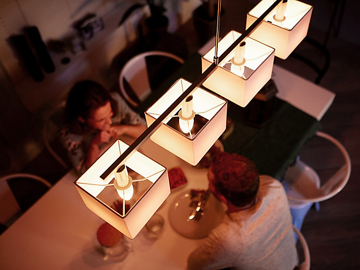 Ampoule connectée dimmable Bluetooth Philips Hue IP20 Flamme E14 470lm 5,5W blanc chaud
