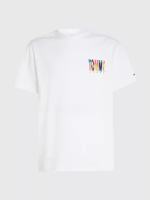 Camiseta clássica com logo nas costas e modelagem ajustada