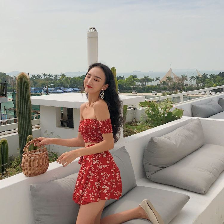 EROPIA - Set: Off-shoulder crop top met bloemenprint + minirok