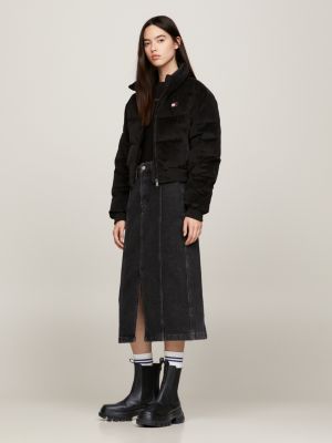 Botas Chelsea de couro com solado grosso e travas.
