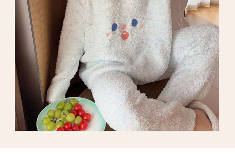 Jilliana - Pyjamaset: Sweatshirt met ronde hals en geborduurde fleece + broek
