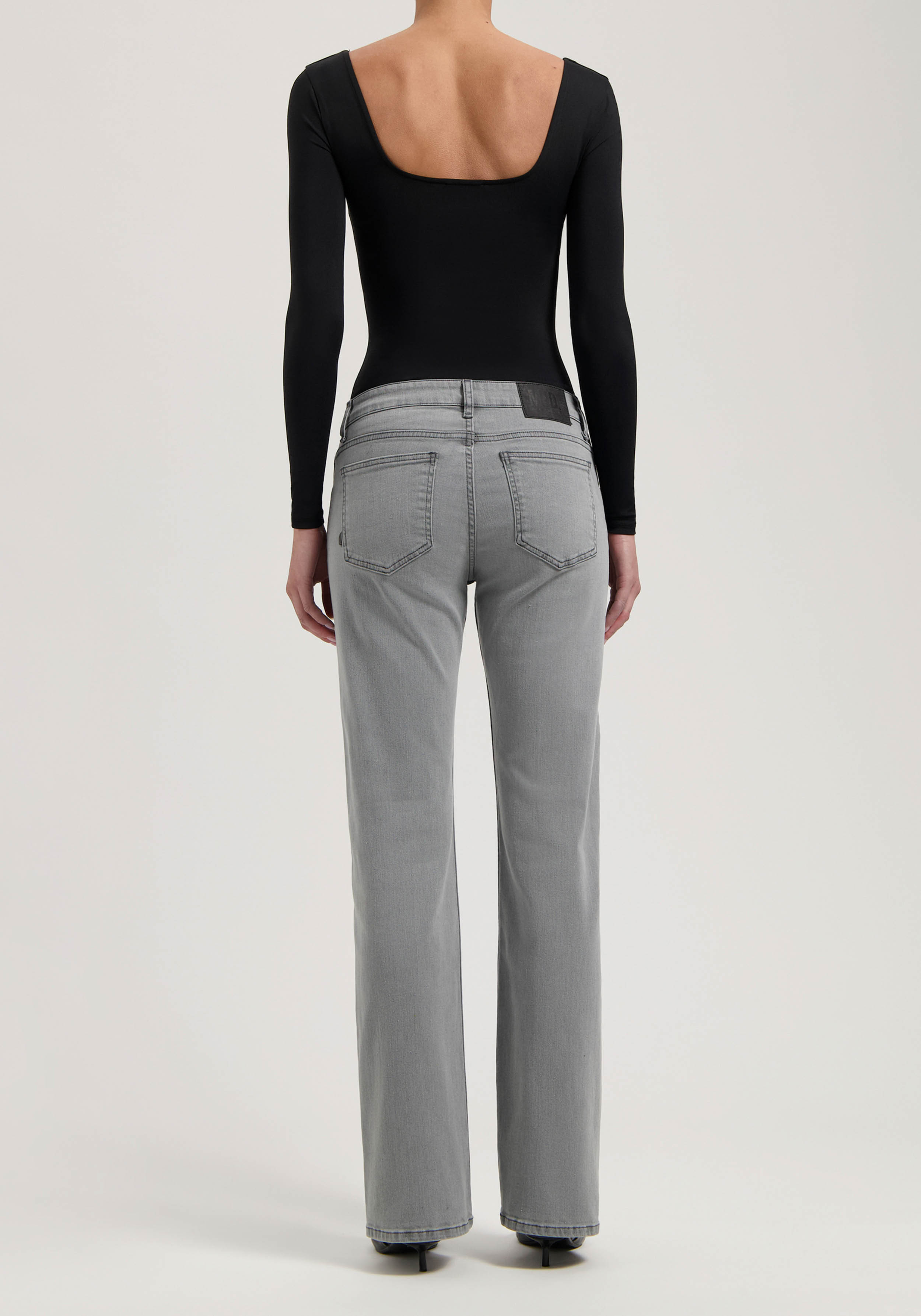 Mud Jeans Damenjeans Carry Mid Straight Light Grey