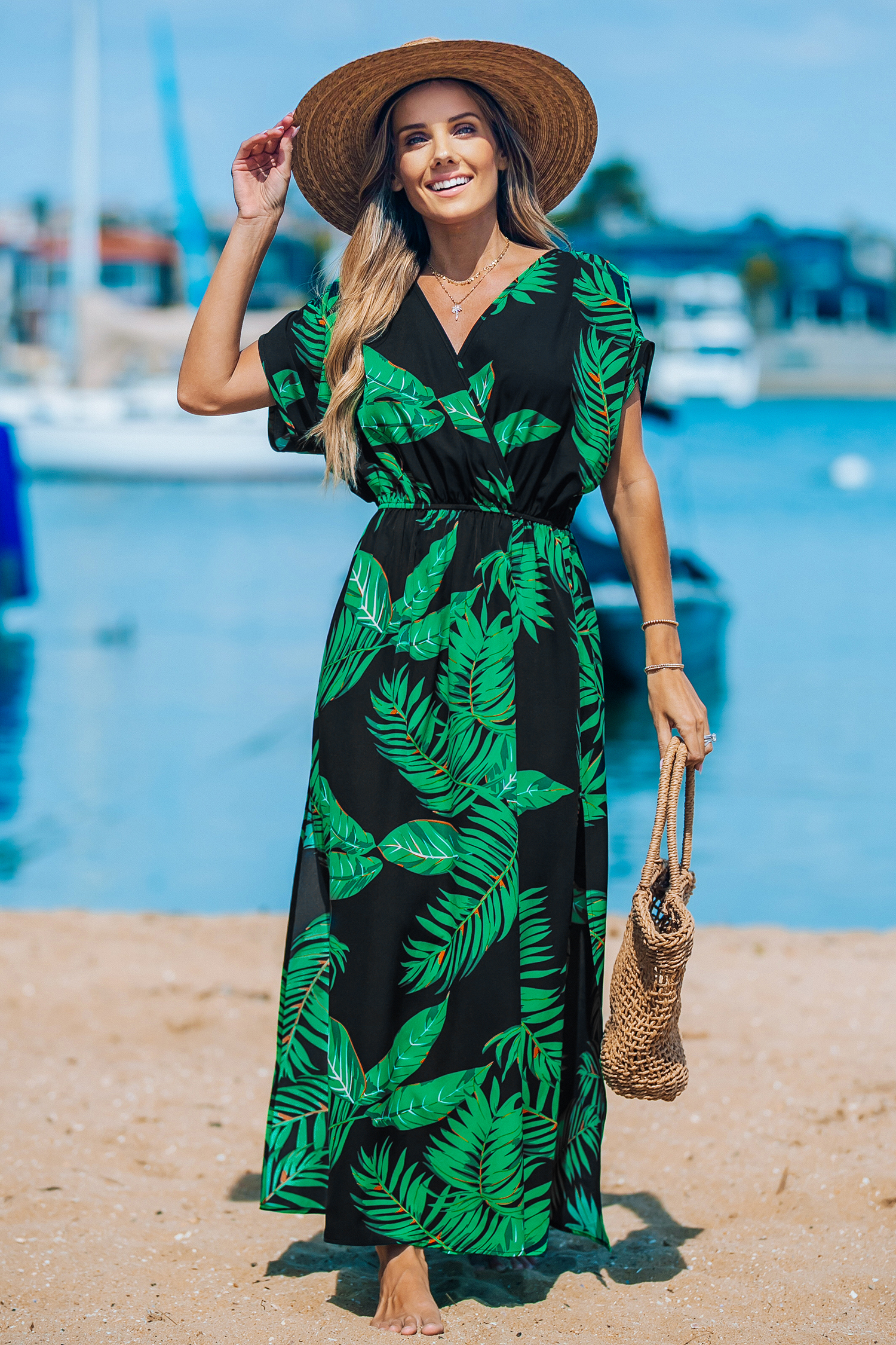 Robe maxi à manches courtes et fendues avec feuilles tropicales