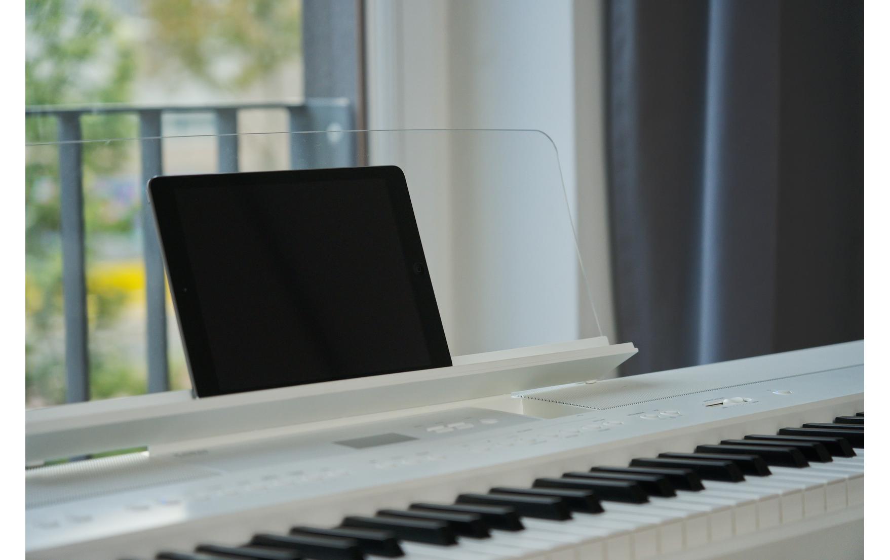 E-Piano ES-520 – Weiss<br>Digitalpiano mit Bluetooth-MIDI-Konnektivität und integrierten Lern- und Aufnahmefunktionen