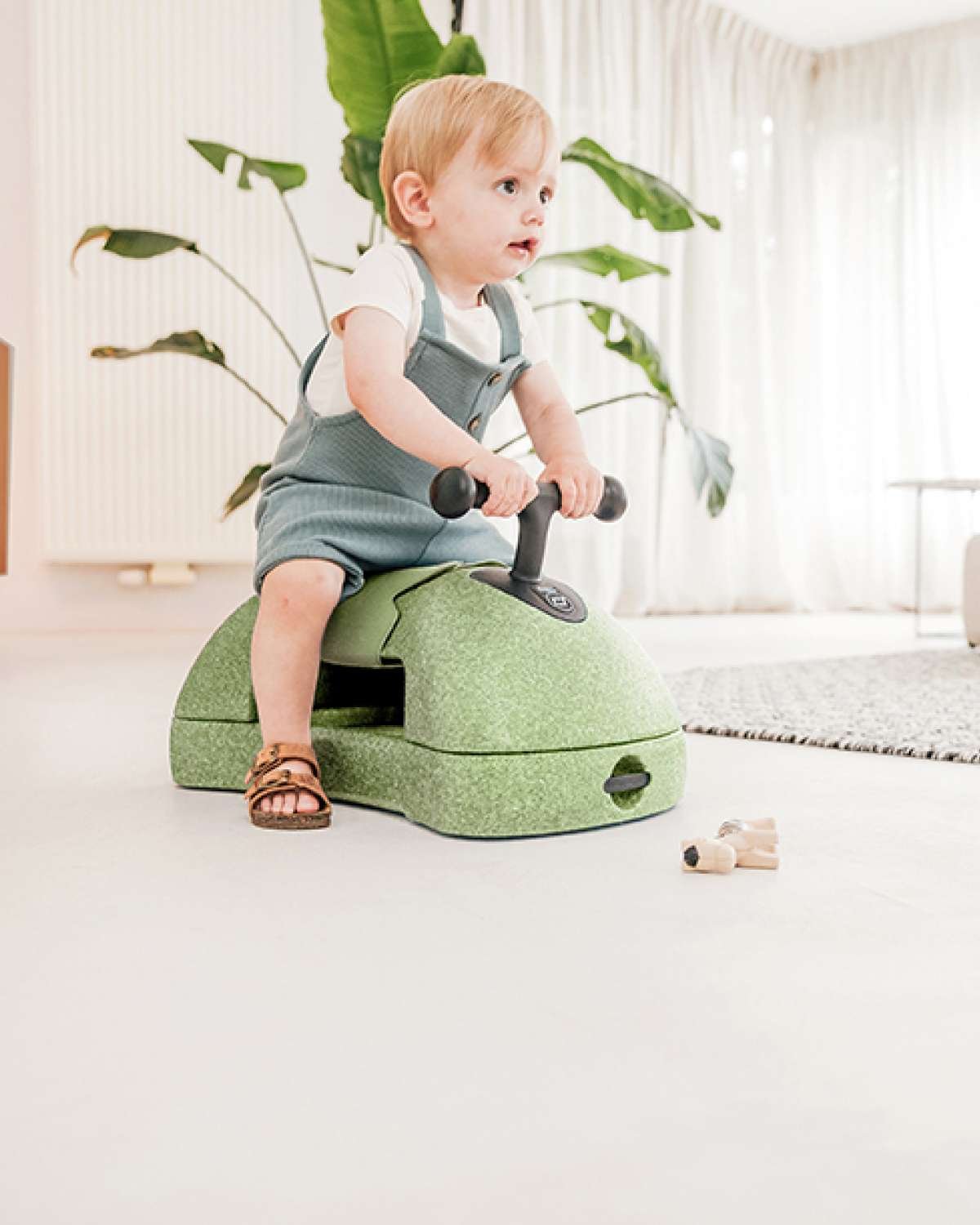 Gåvogn, Gåbil & Rullebrett 3i1 – My First Scoot & Ride, Olive
