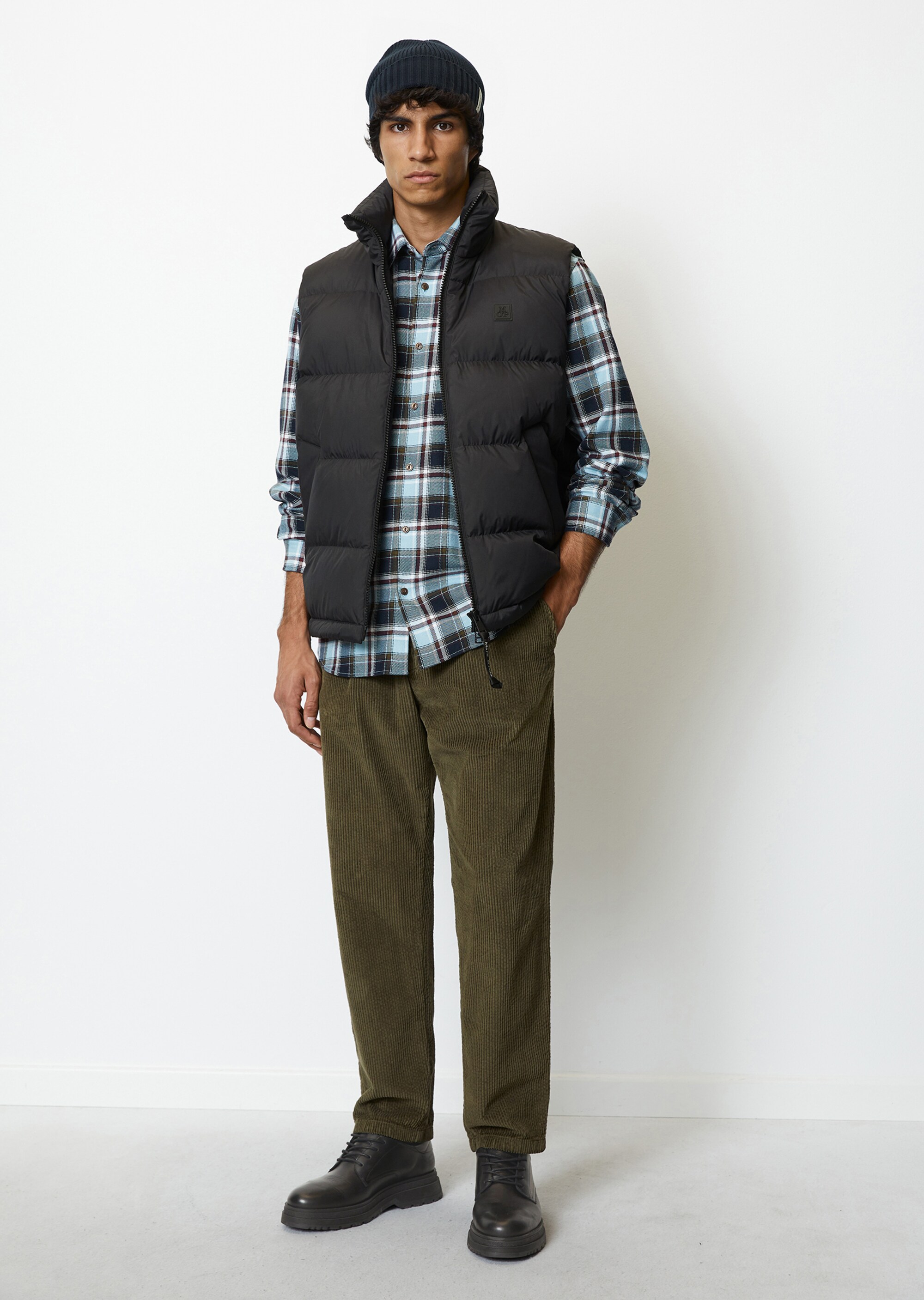 Daunenweste regular mit matter Oberfläche aus recyceltem Polyester