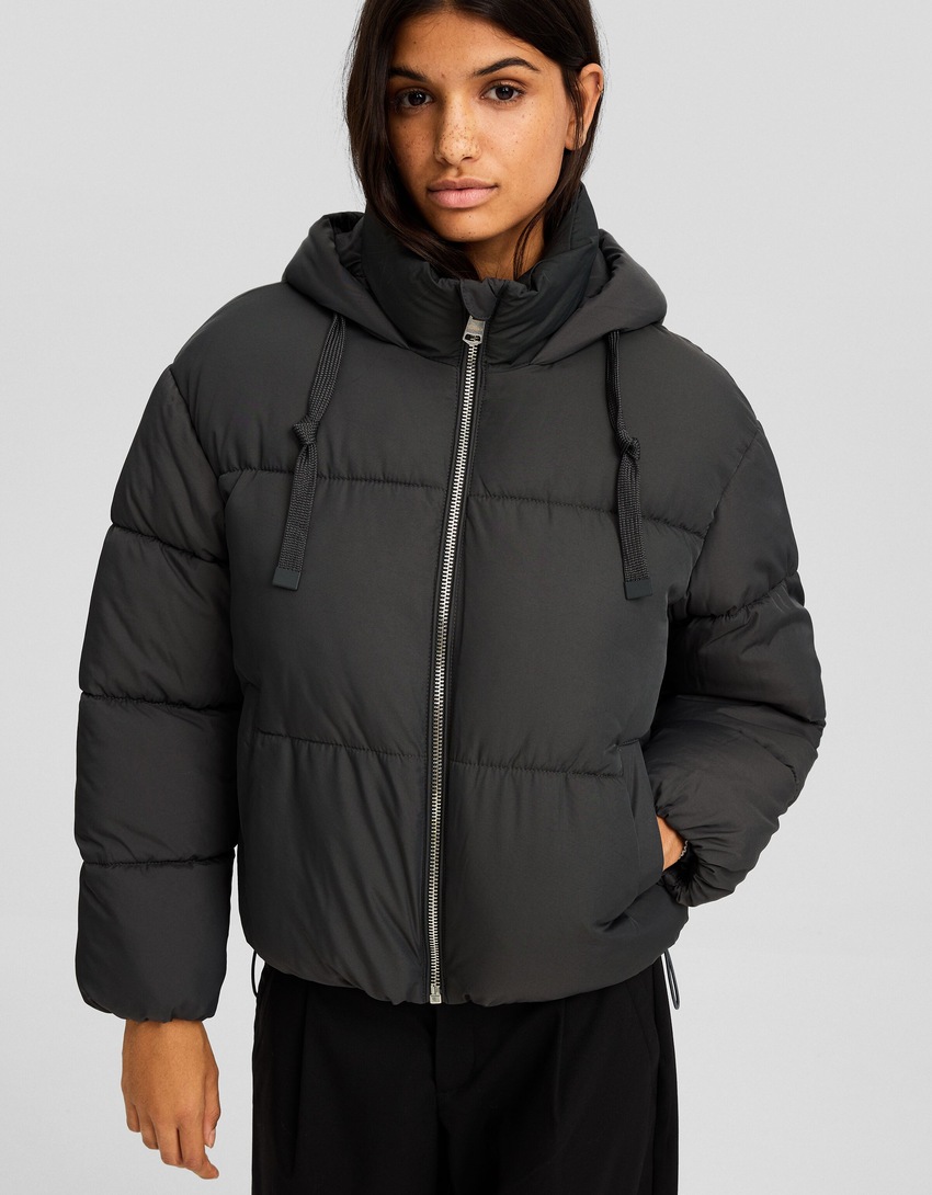 Jaqueta puffer oversized com capuz