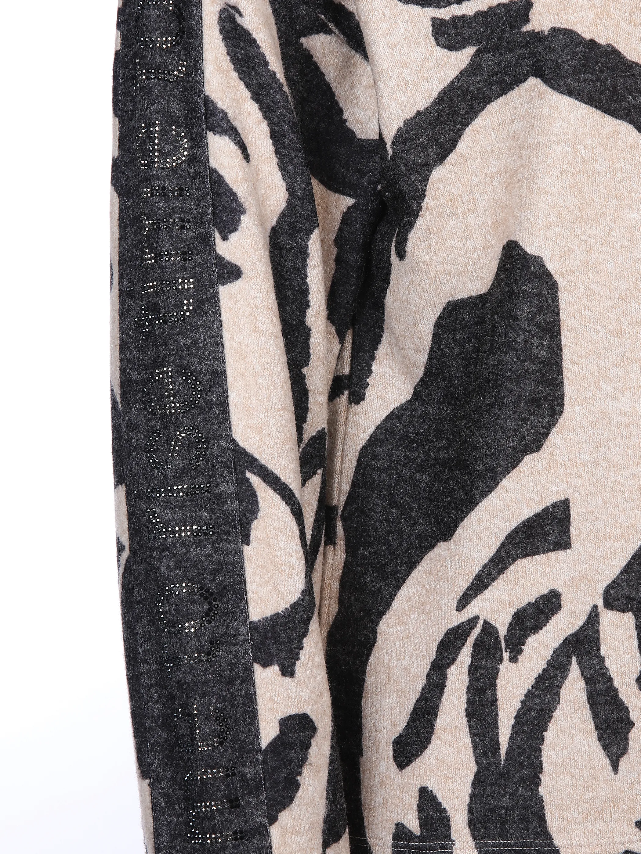 Damen Flauschshirt mit Strassverzierung auf einem Ärmel
