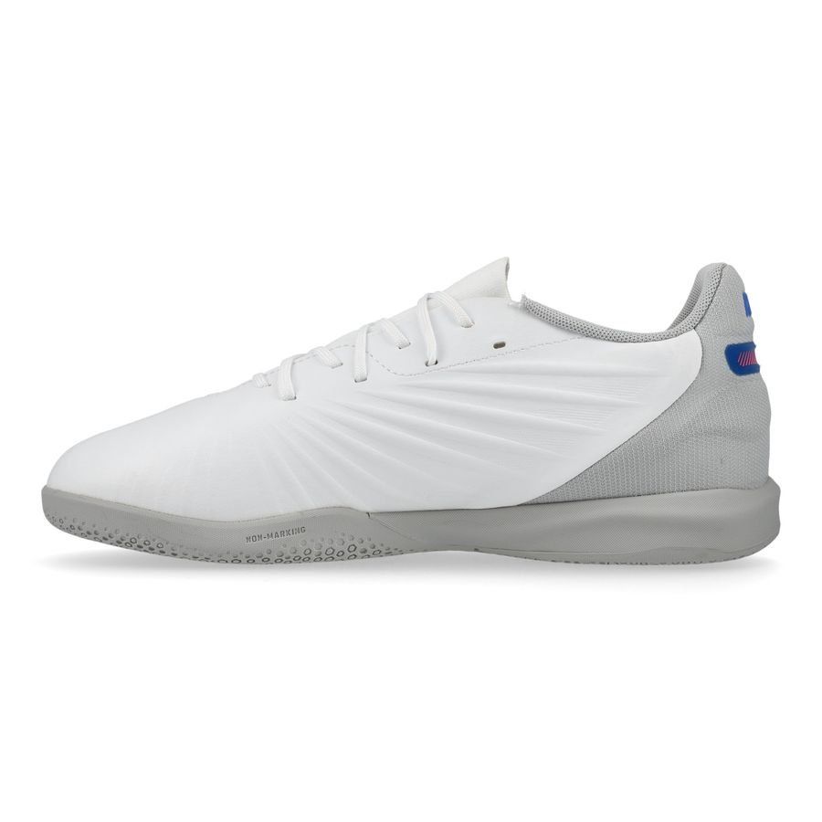PUMA King Match IT Formula - Blanc/Bleu/Flat Light Gray Enfant