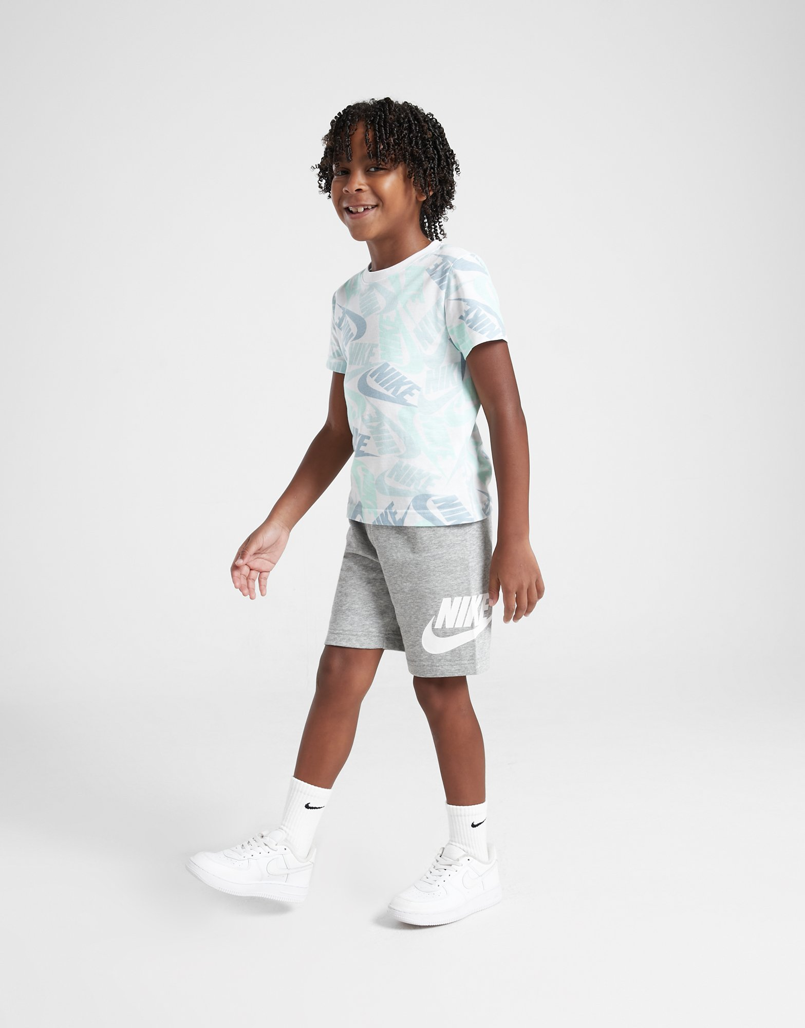 Nike Ensemble T-shirt/Short Imprimé Enfant