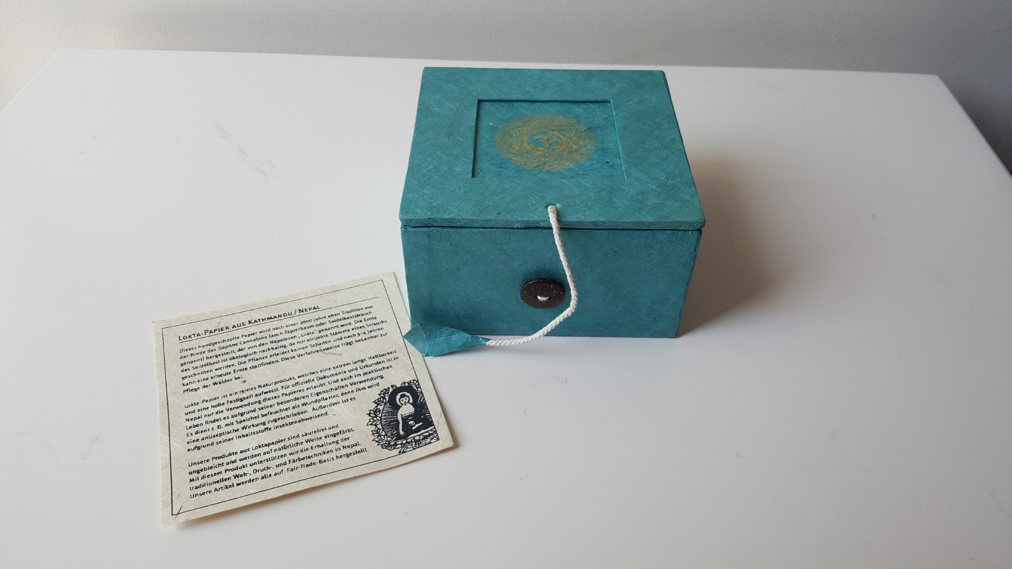 Lokta Box 'Om', aquamarin, T 11 cm, B 11 cm, H 5,5 cm von fischer's lagerhaus