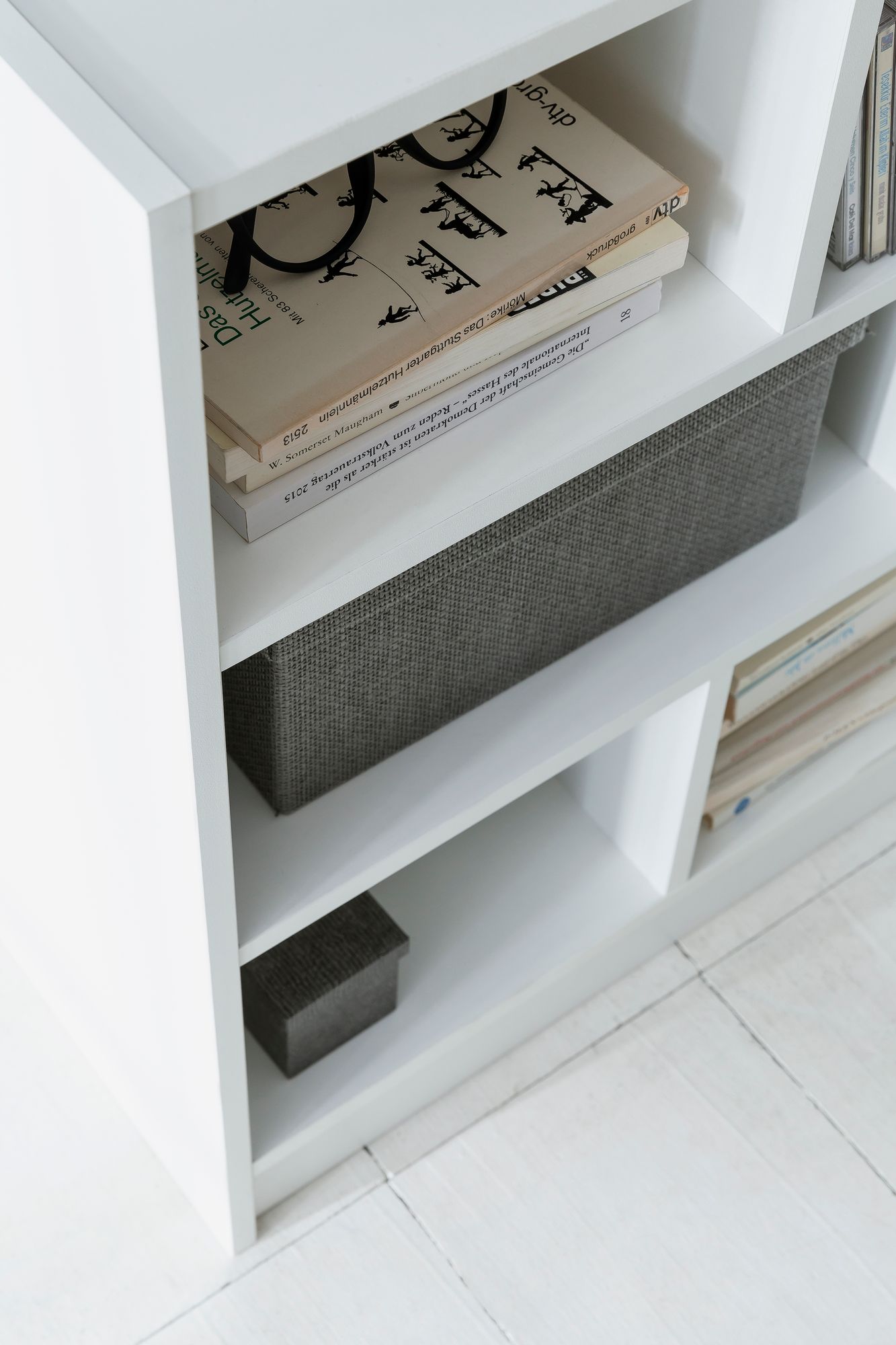 KADIMA DESIGN Holzbücherregal mit Melaminharz-Beschichtung und Stauraum, Modernes Design