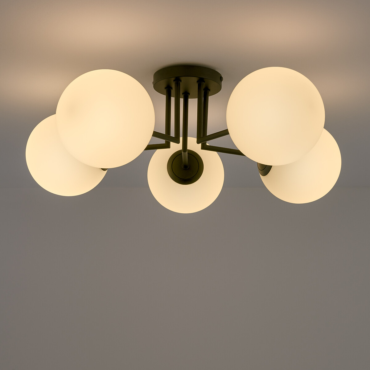LA REDOUTE INTERIEURS<br>Luminária de teto em metal e vidro opalino, Atea