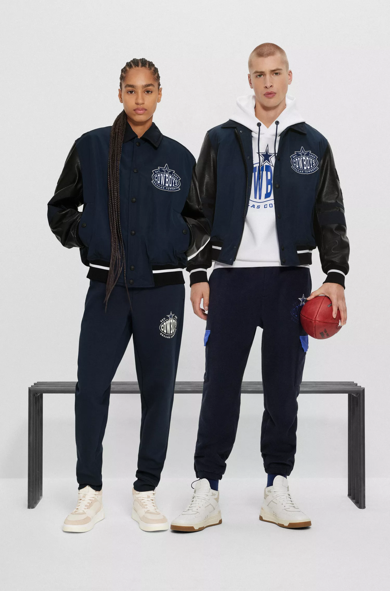 Jaqueta bomber impermeável BOSS Orange-BOSS x NFL com logo da colaboração.