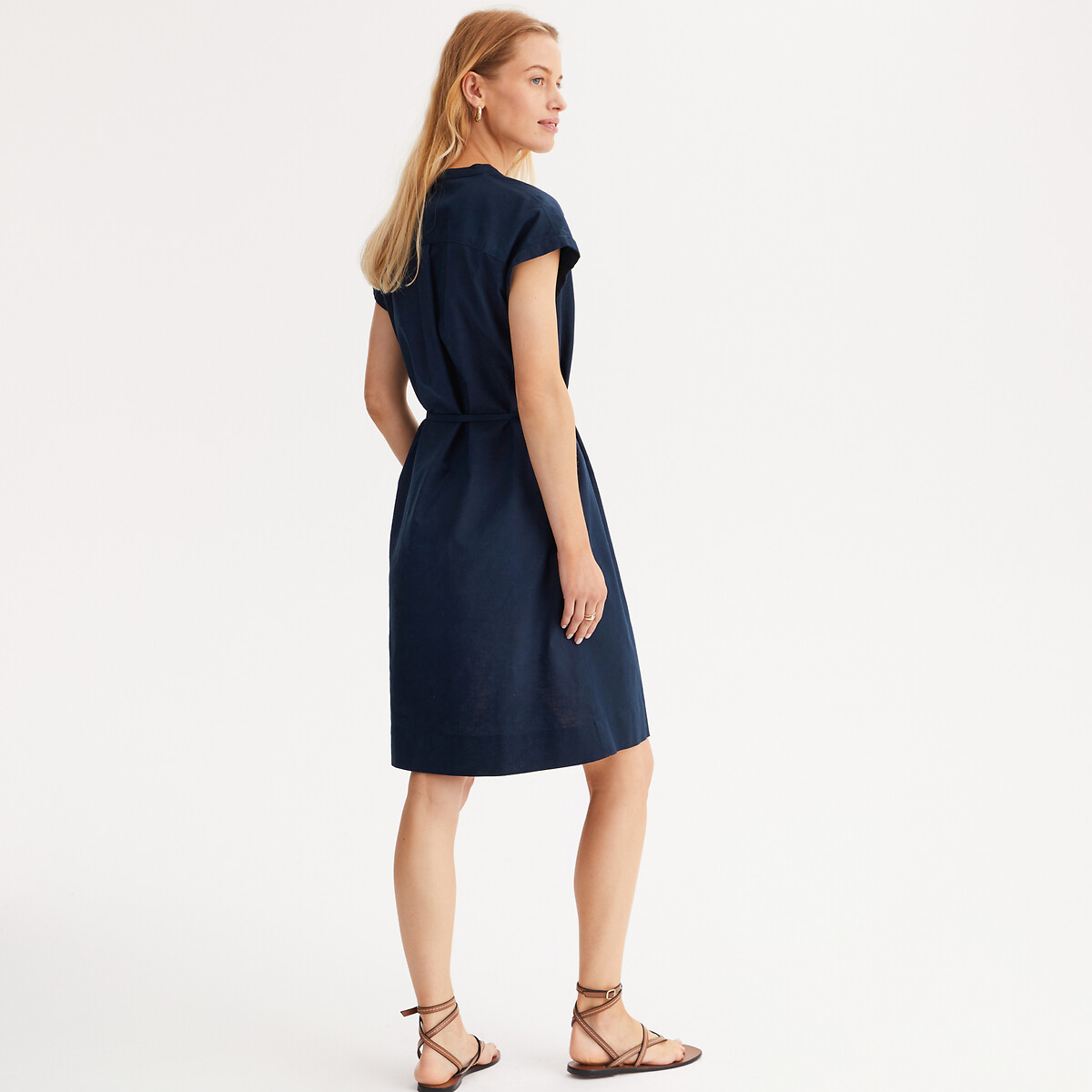 ANNE WEYBURN<br>Vestido reto, comprimento midi, mangas curtas