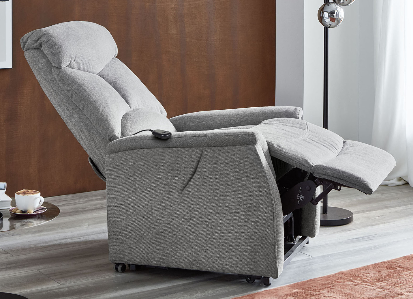 TV-Sessel mit Motor und Aufstehhilfe