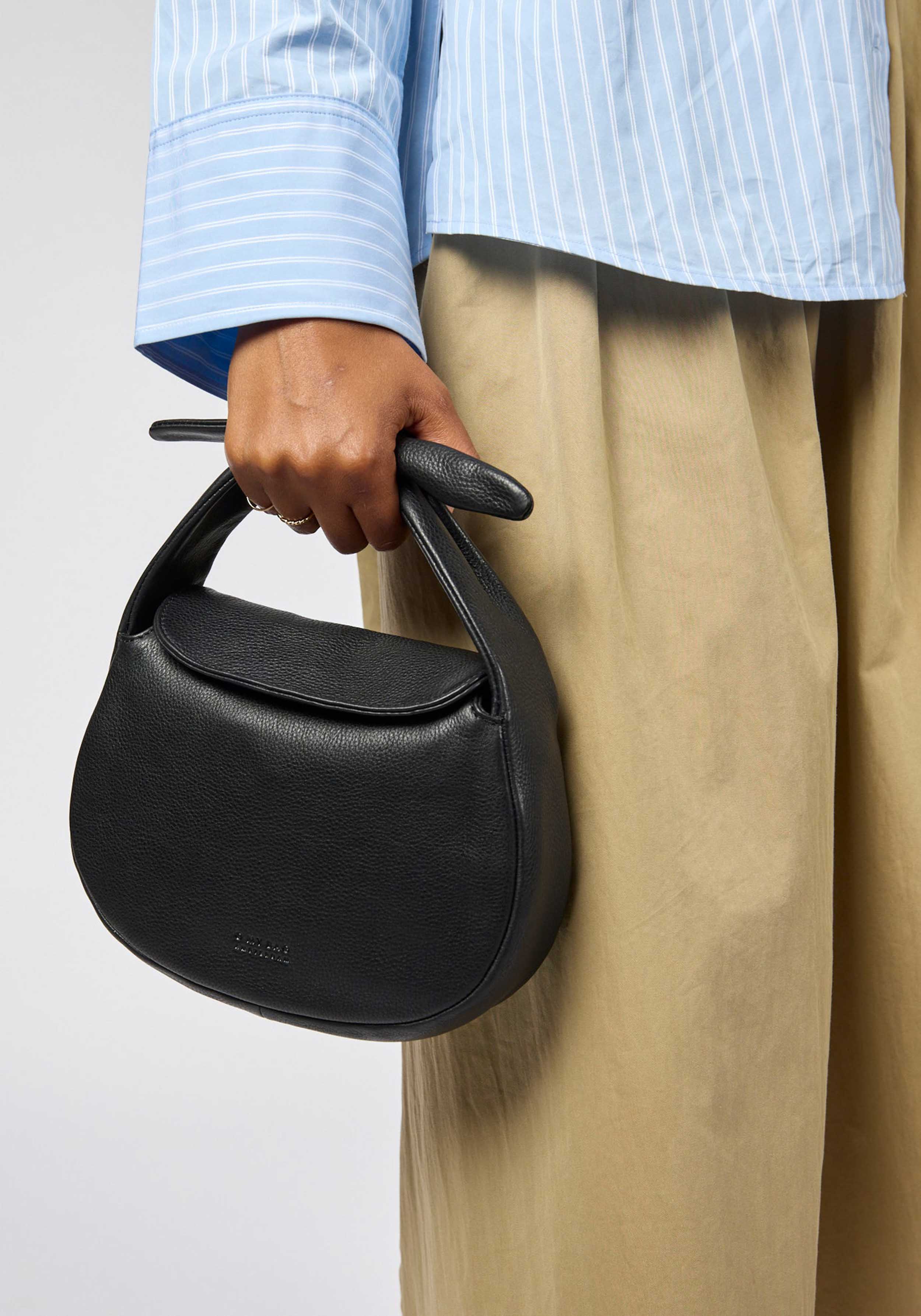 O My Bag Handtasche Coco Croissant Soft Grain Leather Black