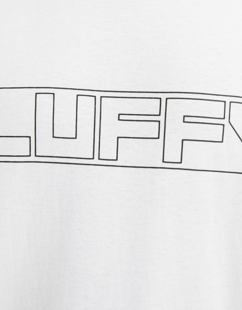 Camiseta de manga curta com estampa de One Piece e modelagem quadrada.