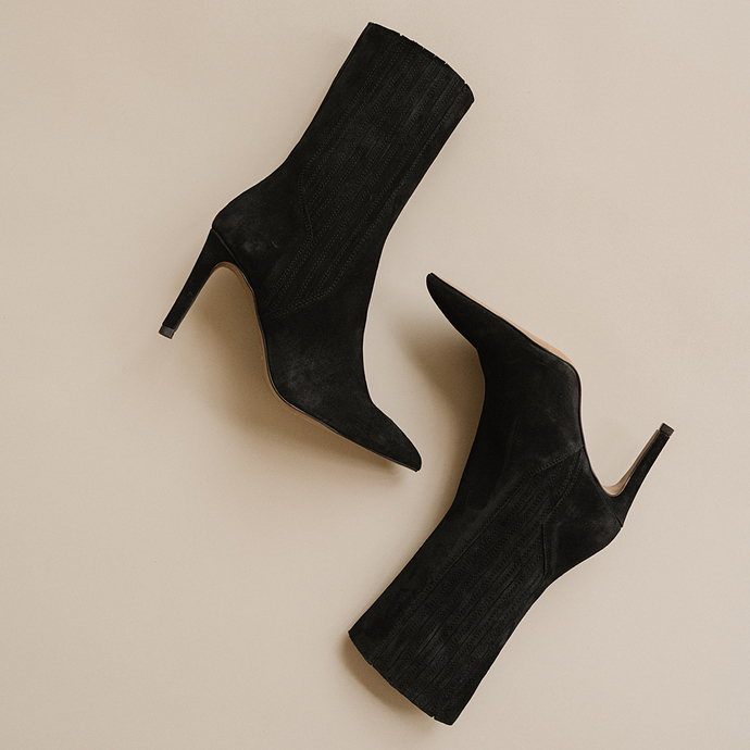 Boots à talons hauts et bouts pointus  en croute noir