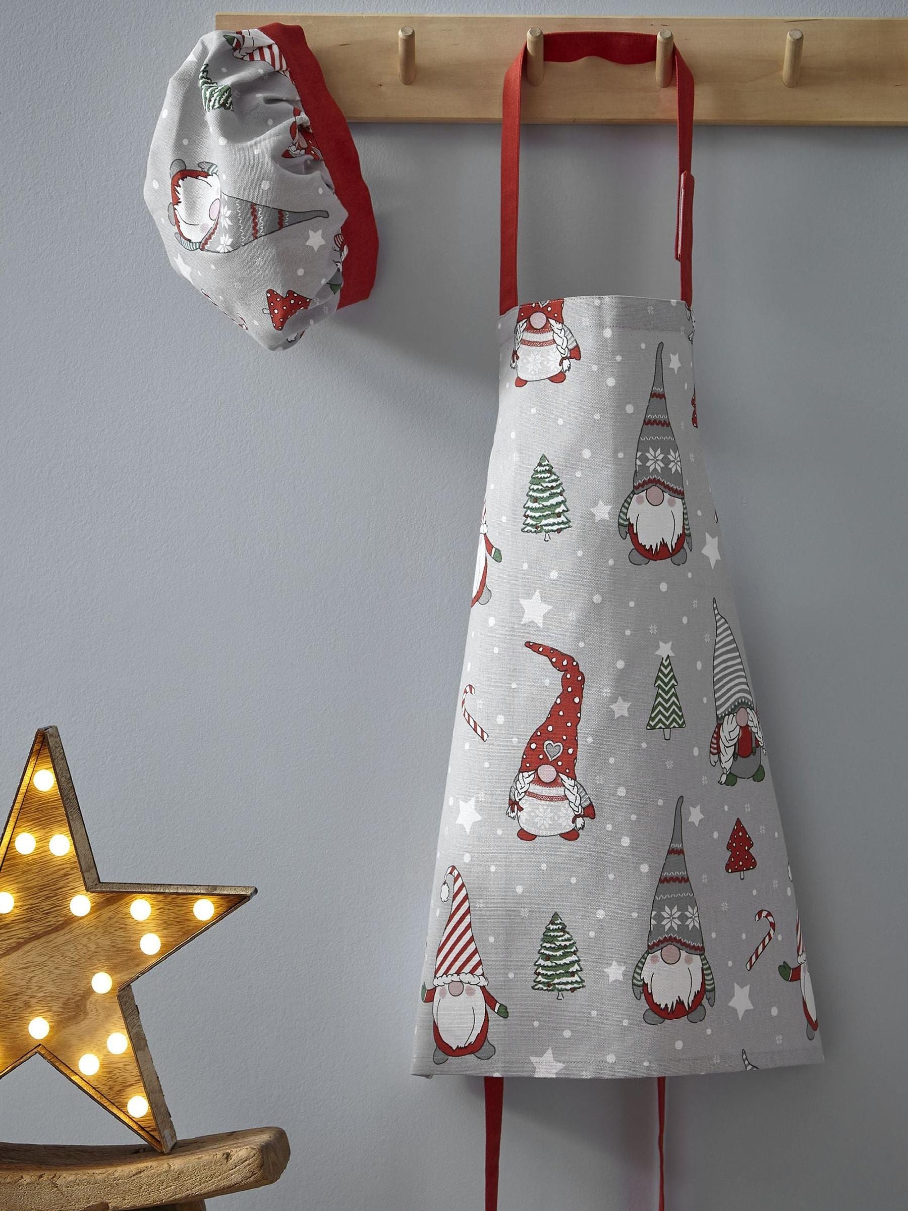 Catherine Lansfield katoenen kinderschort en muts met kerstkabouterprint 100%