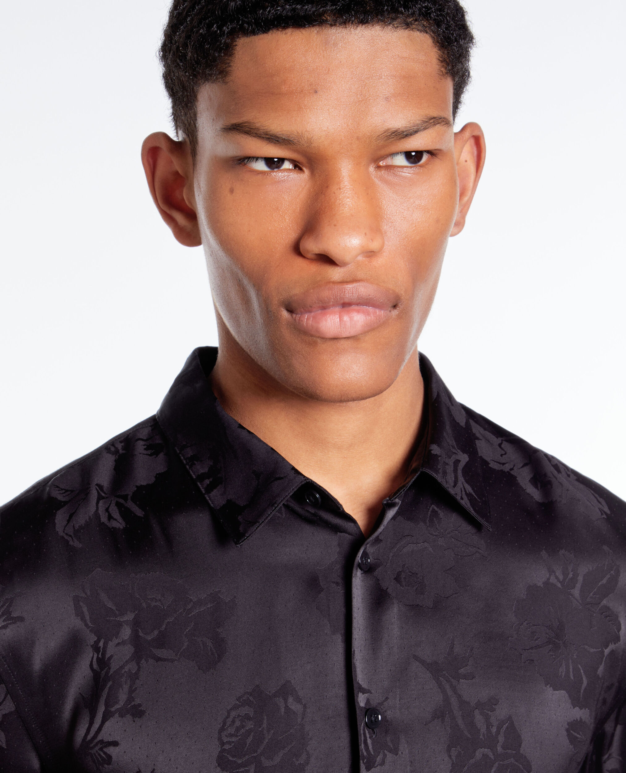 Chemise jacquard noire à fleurs